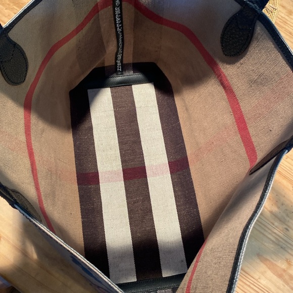 🎉 AUTHENTIC BURBERRY REVERSIBLE DOODLE CANVAS TOTE‼️ - Picture 8 of 17
